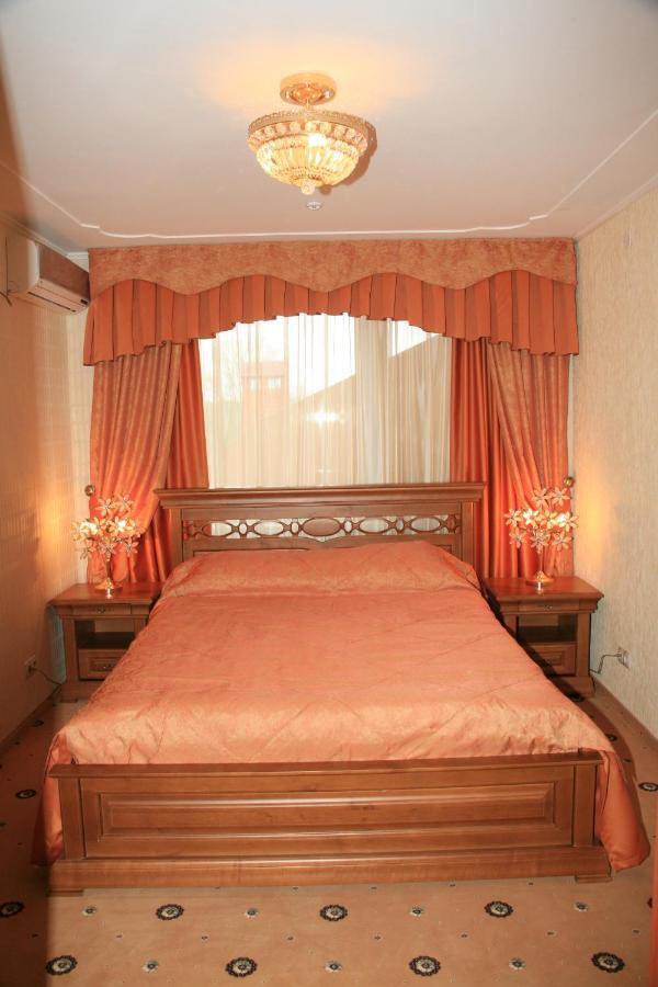 Olymp Hotel Uzjhorod Rom bilde