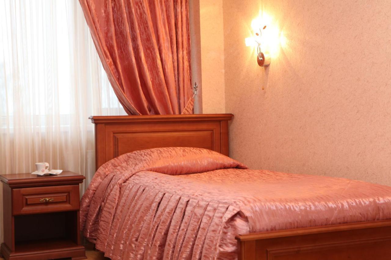 Olymp Hotel Uzjhorod Rom bilde