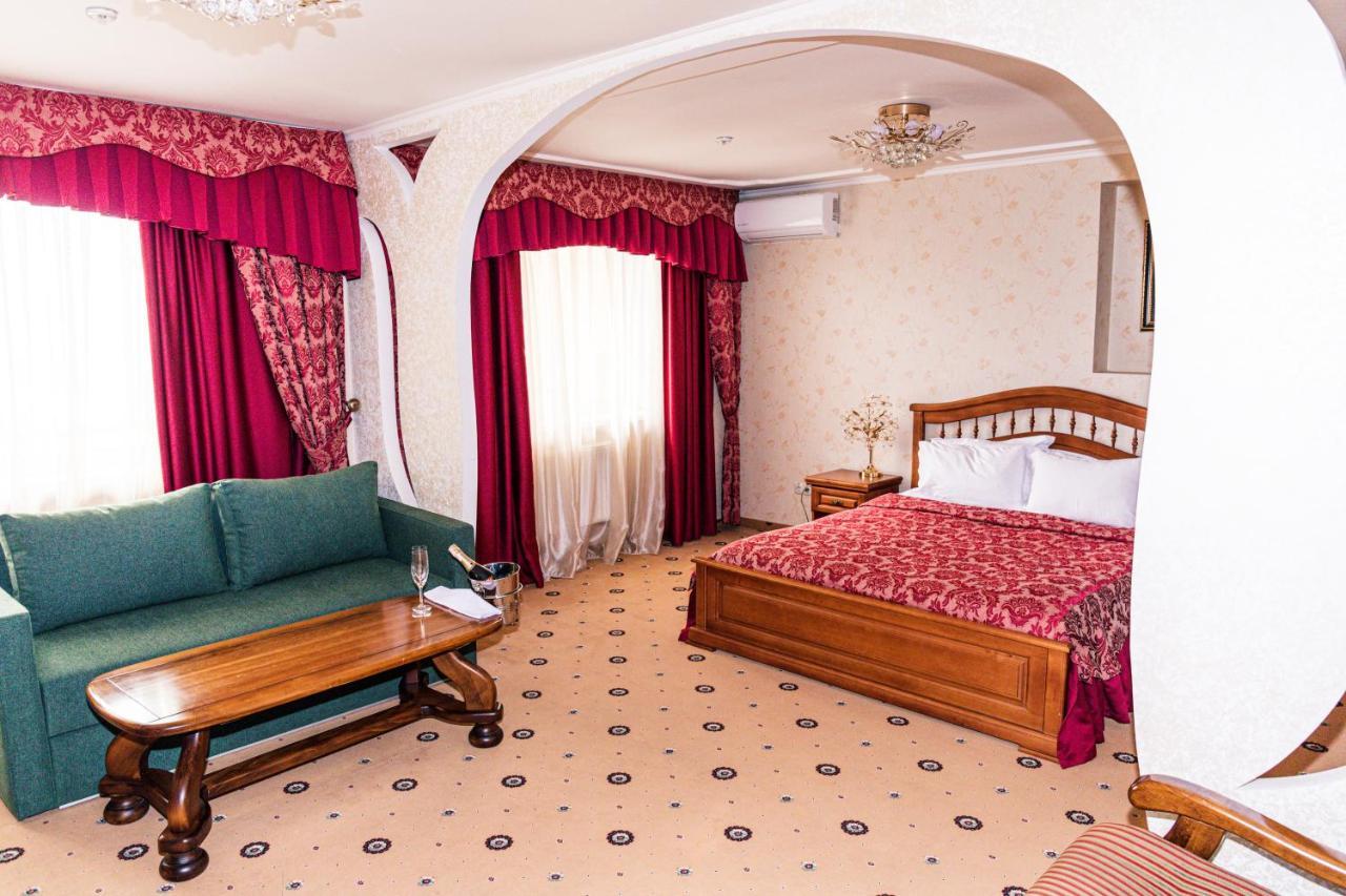 Olymp Hotel Uzjhorod Eksteriør bilde